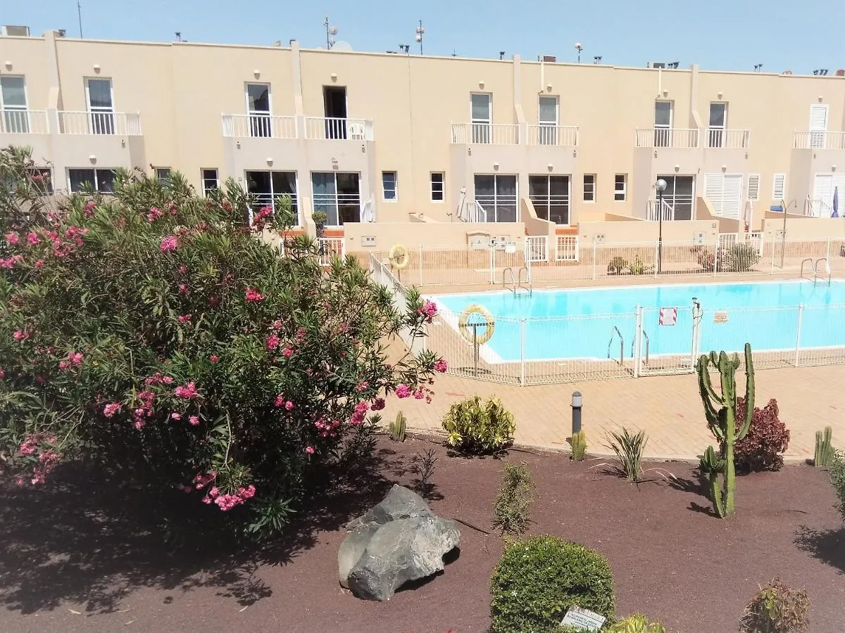 Apartment Litha House, 3 Bed Holiday Home Set Over 3 Floors 5 Mins From Beach And All Amenities Caleta De Fuste