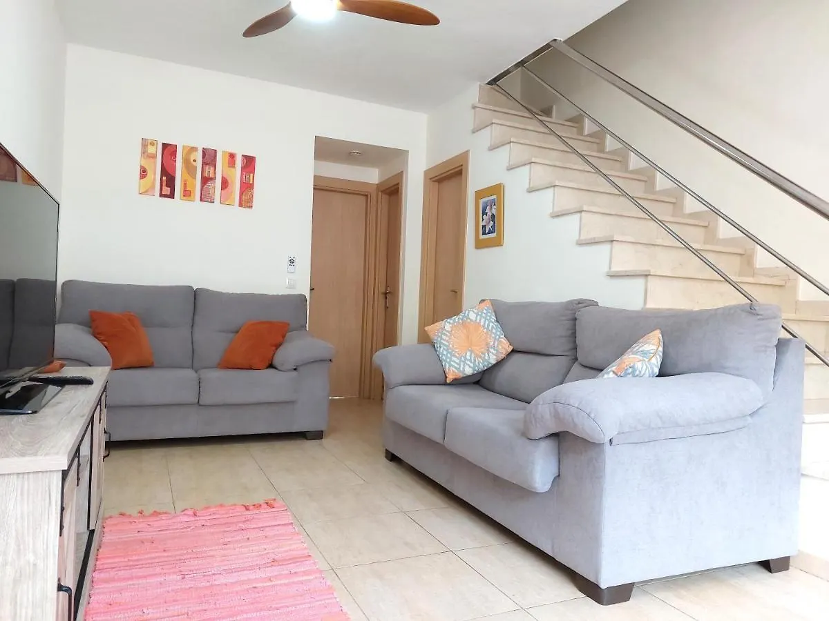 Apartment Litha House, 3 Bed Holiday Home Set Over 3 Floors 5 Mins From Beach And All Amenities Caleta De Fuste